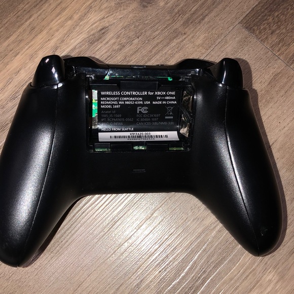 Xbox controller - Picture 2 of 3